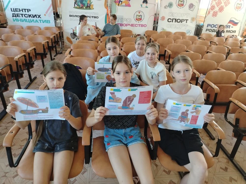 Сегодня в нашем школьном лагере  Исаичкиным К.Б. преподавателем-организатором ОБЗР, был...