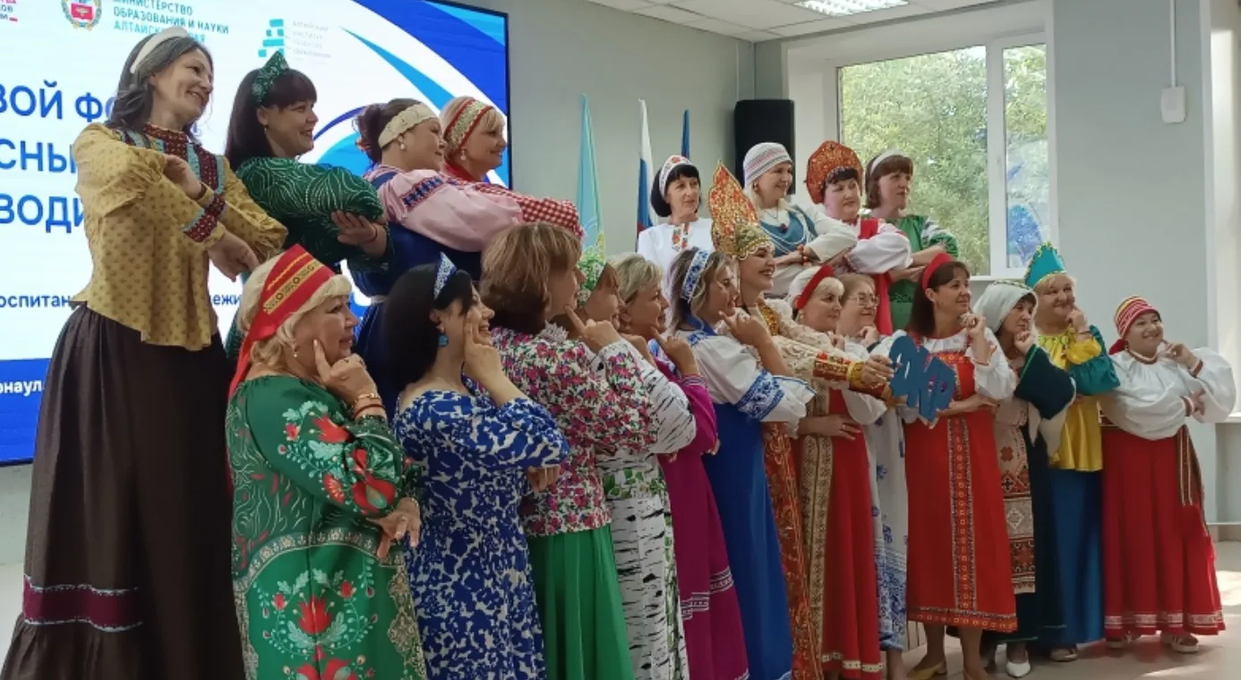 Алтай объединил педагогов страны: итоги форума классных руководителей в АКДЭЦ 🍎🌲