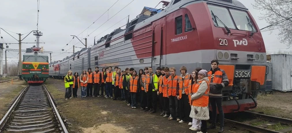 🚂  Всем привет! Хотим поделиться впечатлениями — наши каникулы прошли не зря!  10"А" класс вместе со