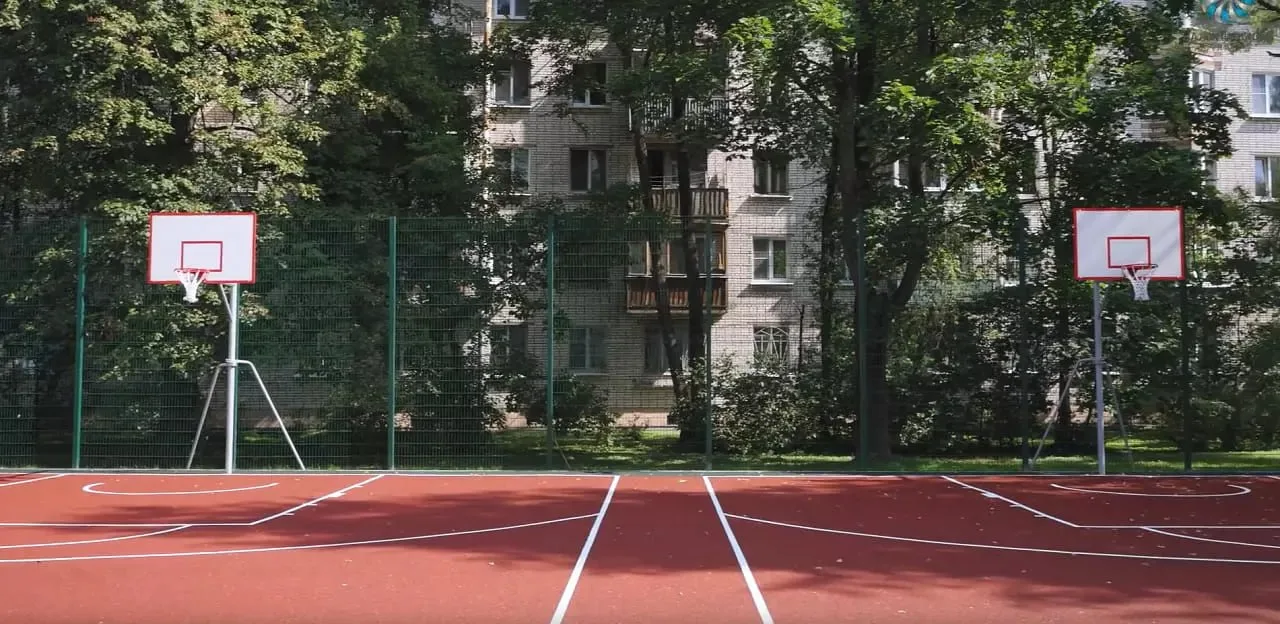 🏀На Кондратьевском проспекте, 85, корпус 2, модернизировали баскетбольную площадку: ул...