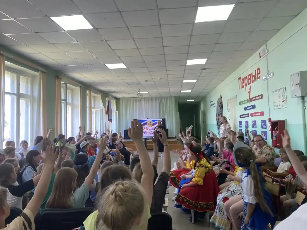 День Народов России в нашем лагере: кругосветное путешествие за один день! 🌍

Сегодня в нашем лагер