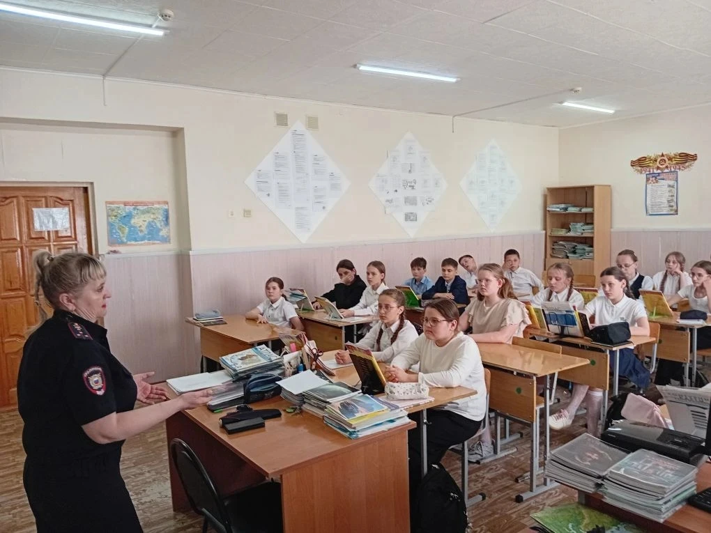 В рамках профилактического мероприятия "Внимание-дети!" старший инспектор по пропаганде безопасности