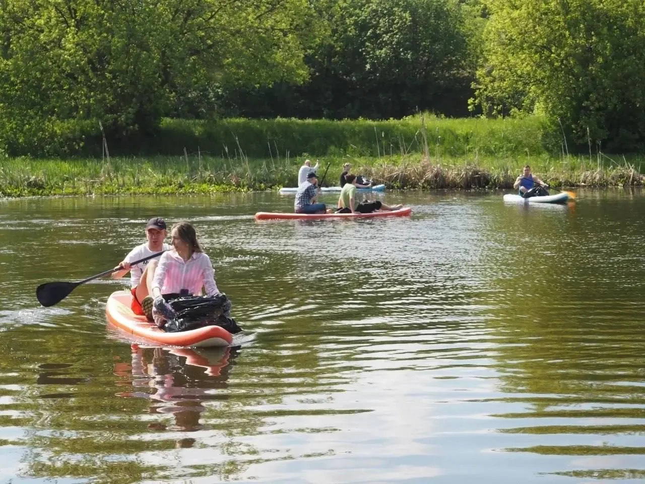 🛶 В Иванове во время экосубботника на сапбордах из реки Уводь собрали почти 200 кг мусора.  Акция «Э