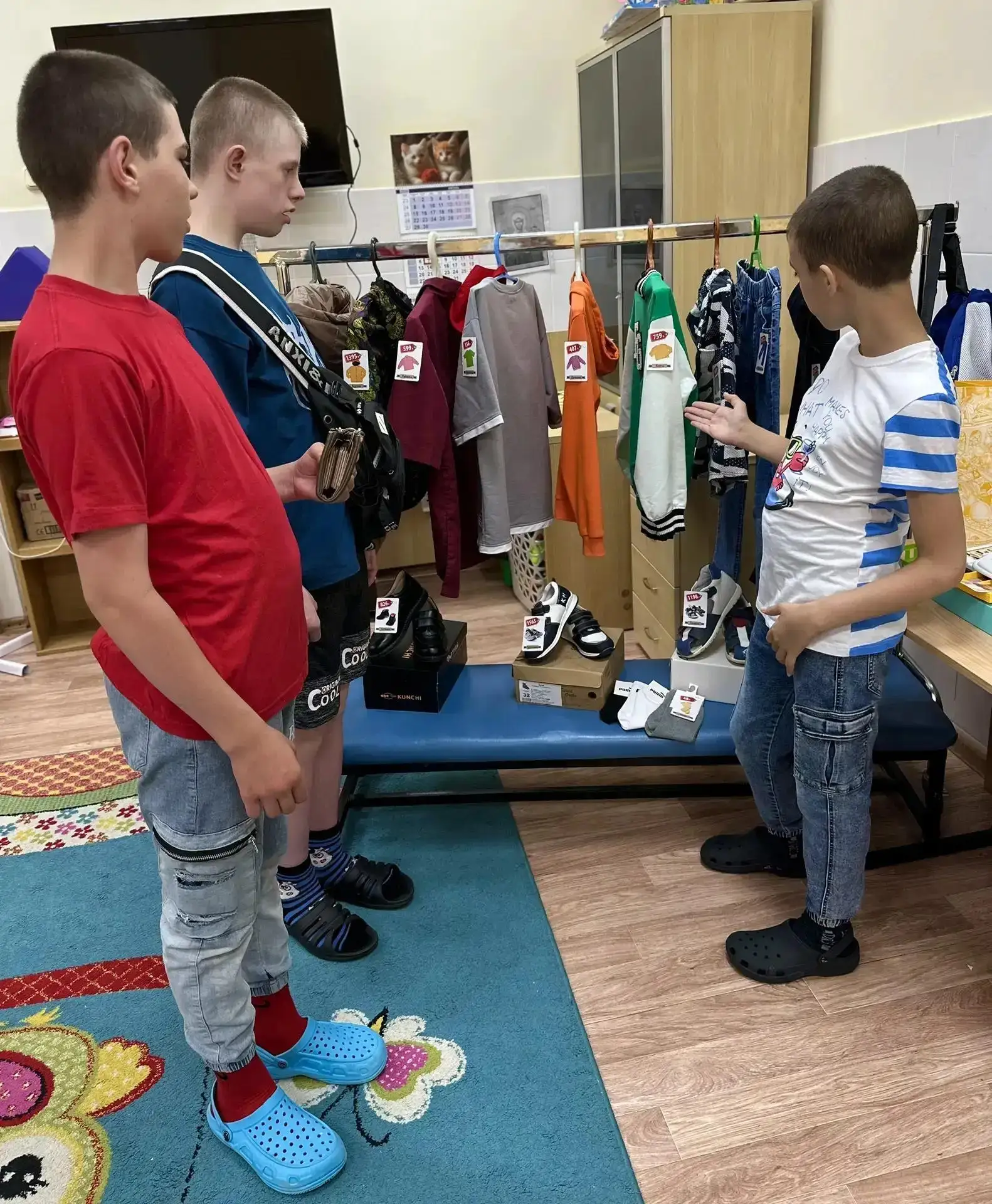 🛍️ «В роли продавца и покупателя»: учимся финансовой грамотности через игру! 🛍️