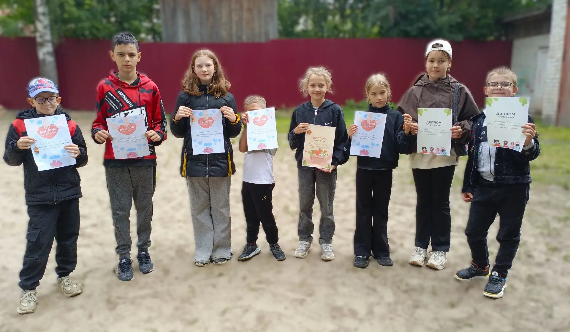 🐾 Добро начинается с малого
Одно из важнейших направлений работы нашего лагеря — это волонтерство. 