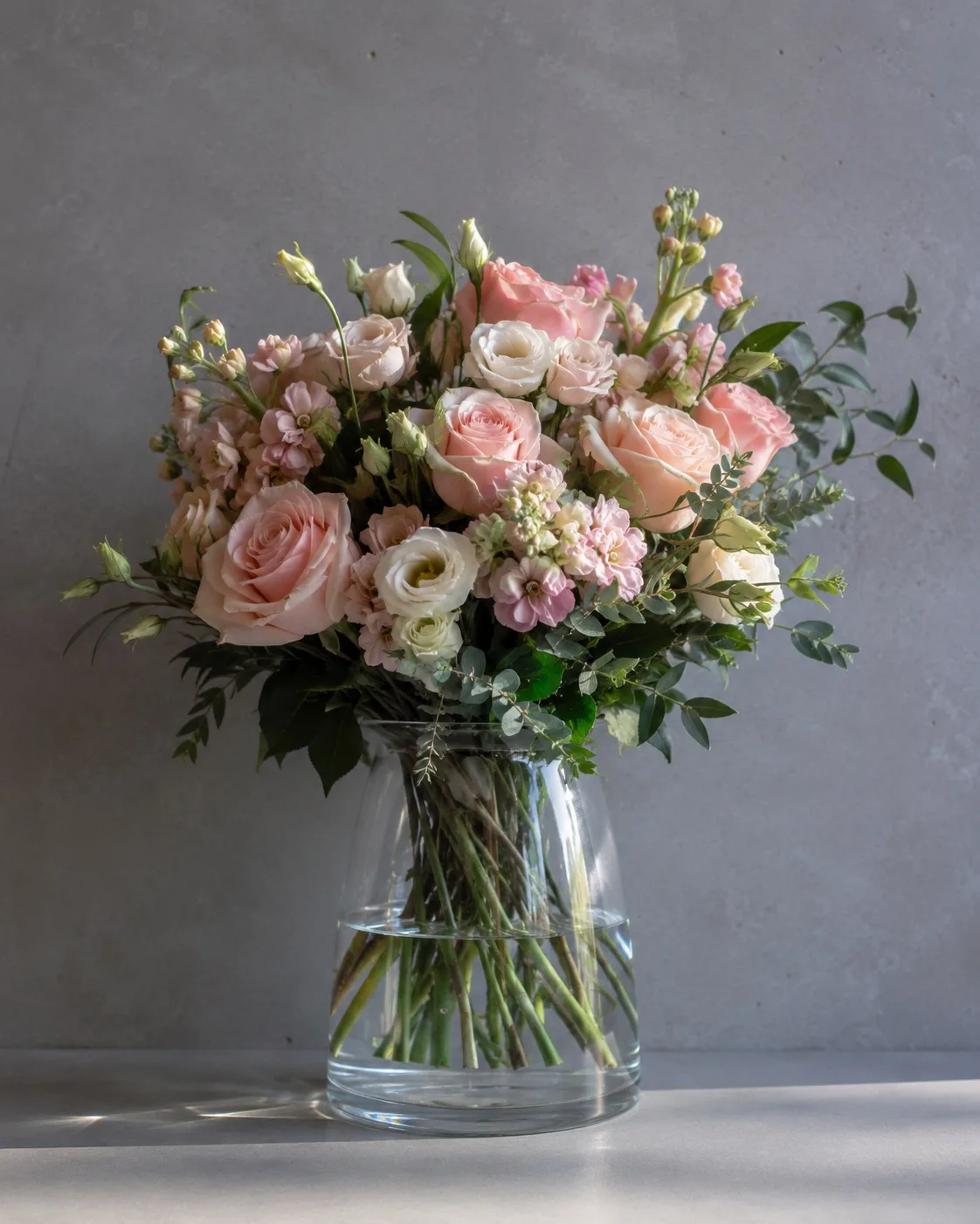 🌸 Правда ли, что лед в вазе продлевает жизнь цветам?

Многие думают, что если добавить в вазу лед, 