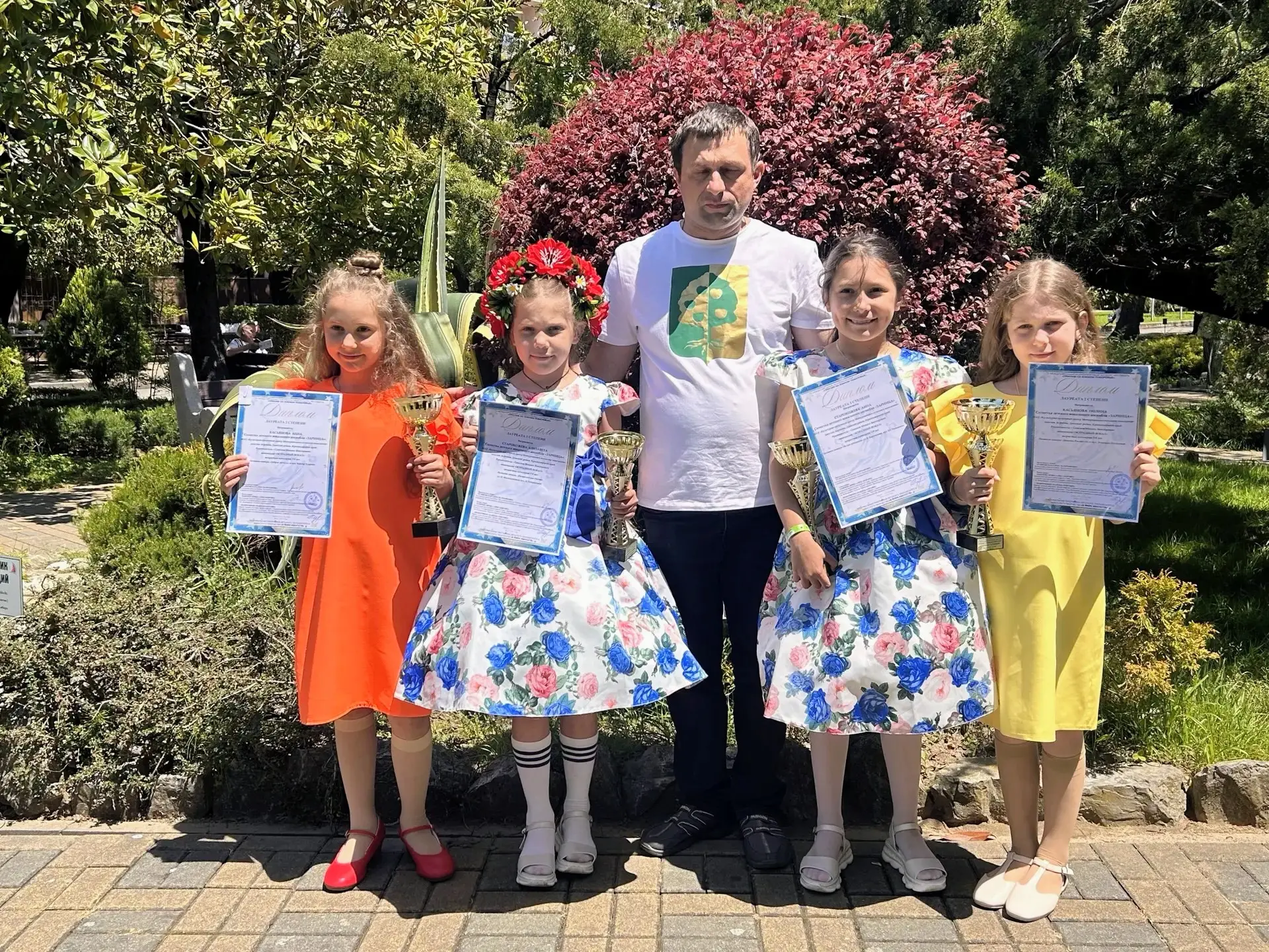 «Браво, „Зарница“! 
Наши вокалисты — лауреаты международного фестиваля!»

🎉 Наши успехи!

Руководит