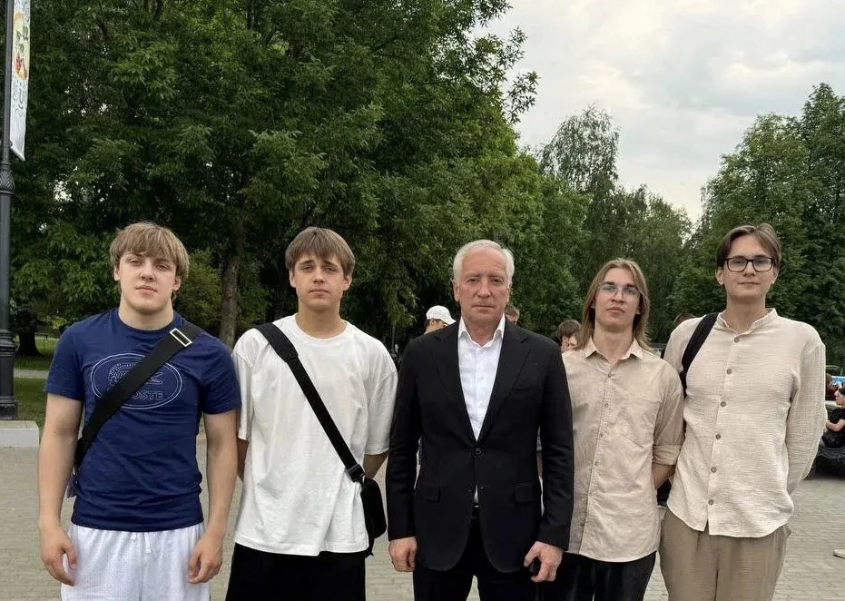 Один день с полицией: студенты-медики Томска погрузились в работу правоохранительных органов.

Студе