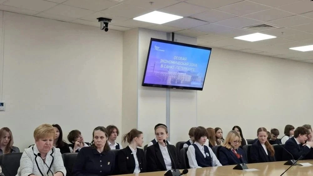 05.03.2026 года обучающиеся налогового класса гимназии 343 в составе делегации налоговых классов дру