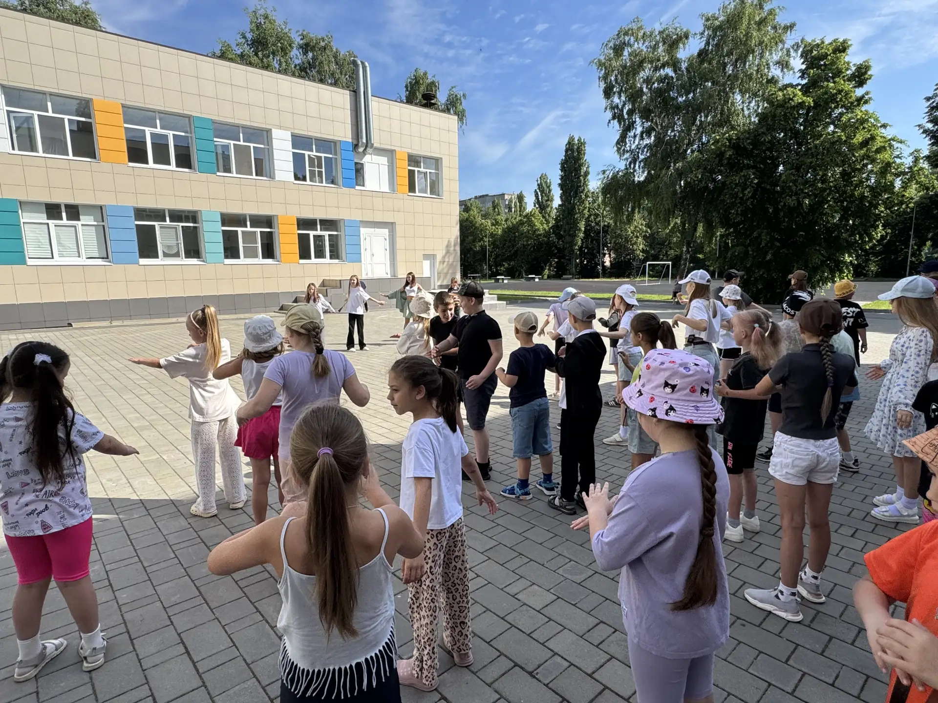 🇷🇺 «Живём и помним»: День 10 в лагере «Мечта»

Сегодняшний день в пришкольном лагере «Мечта», деся