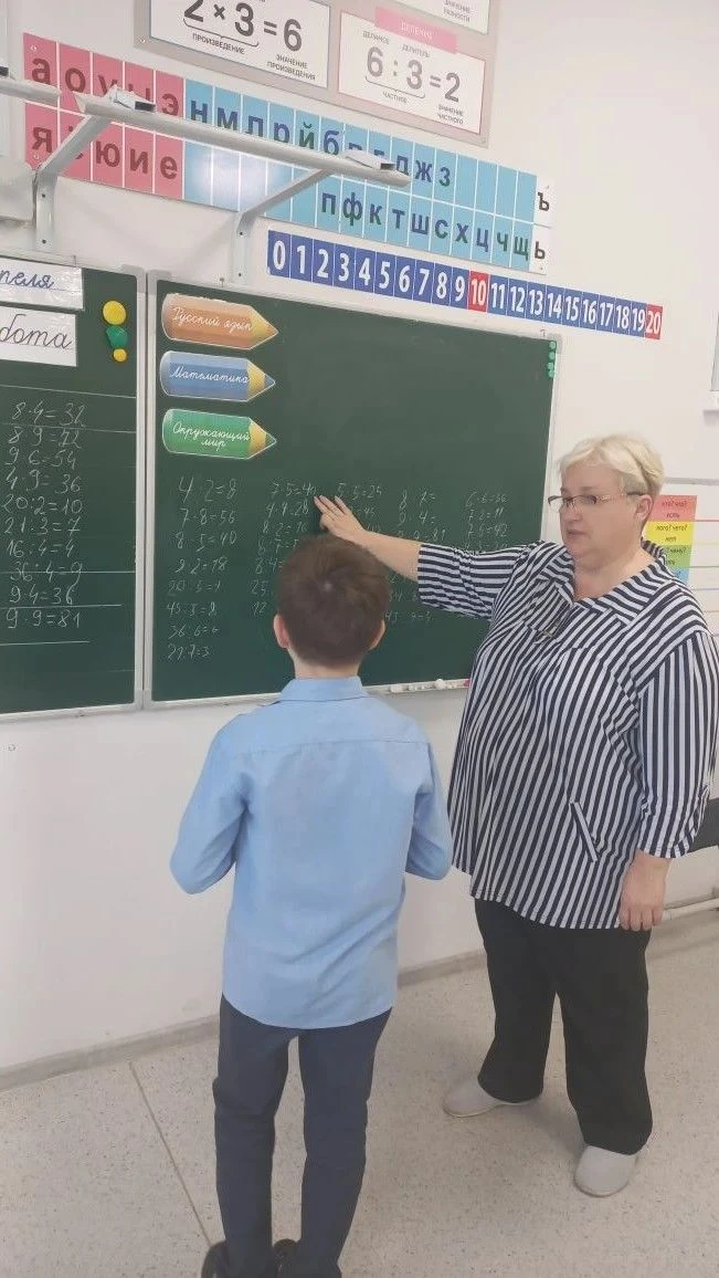 📍 В 4 «А» классе состоялось знакомство с будущим классным руководителем — учителем математики Надежд