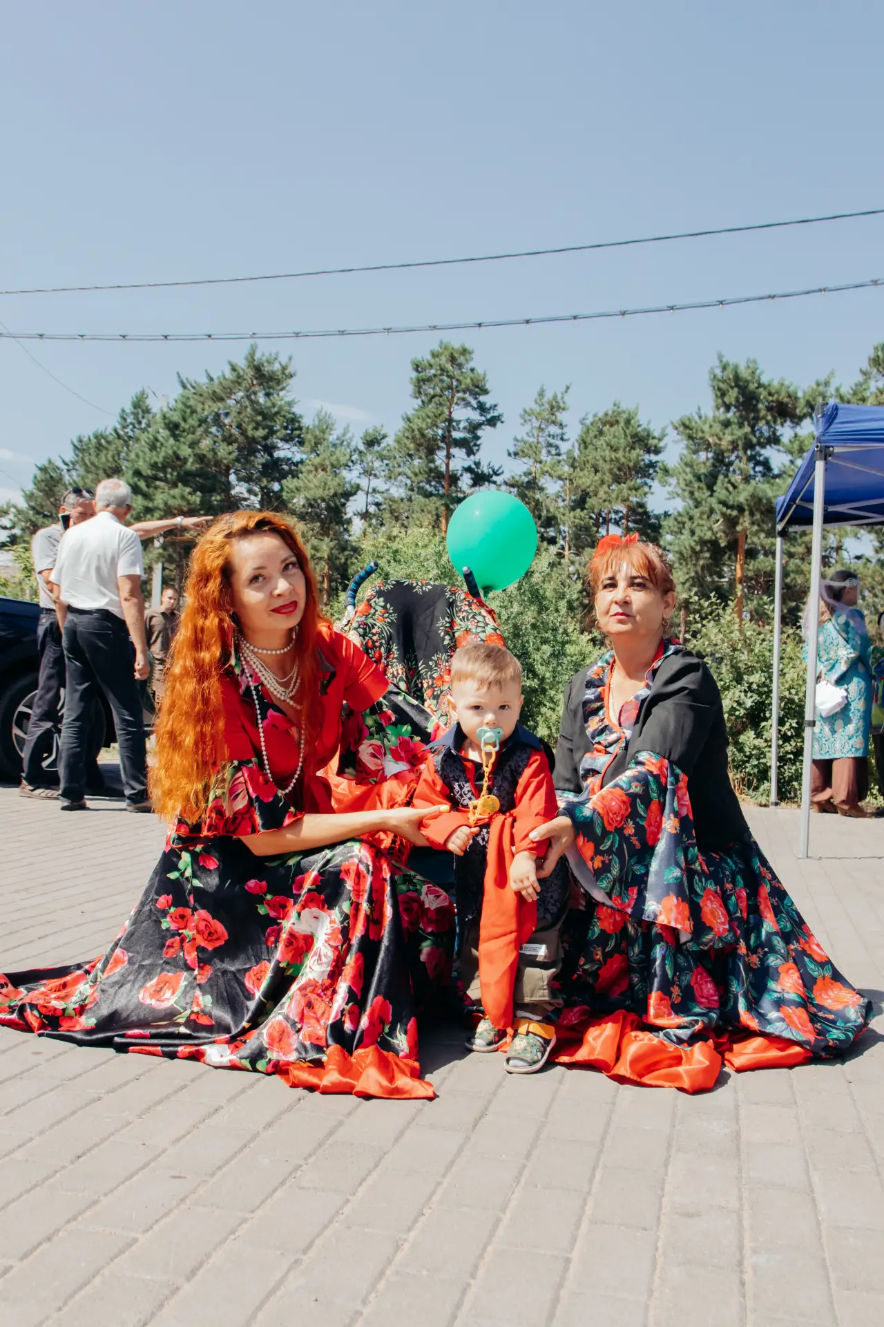 👨‍👩‍👧‍👦 Коляска-корабль, костюмы XIX века и сотни счастливых семей