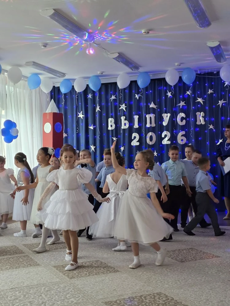Поздравляем с важным событием, с первым выпускным! Пусть детский сад оставит в детских ...