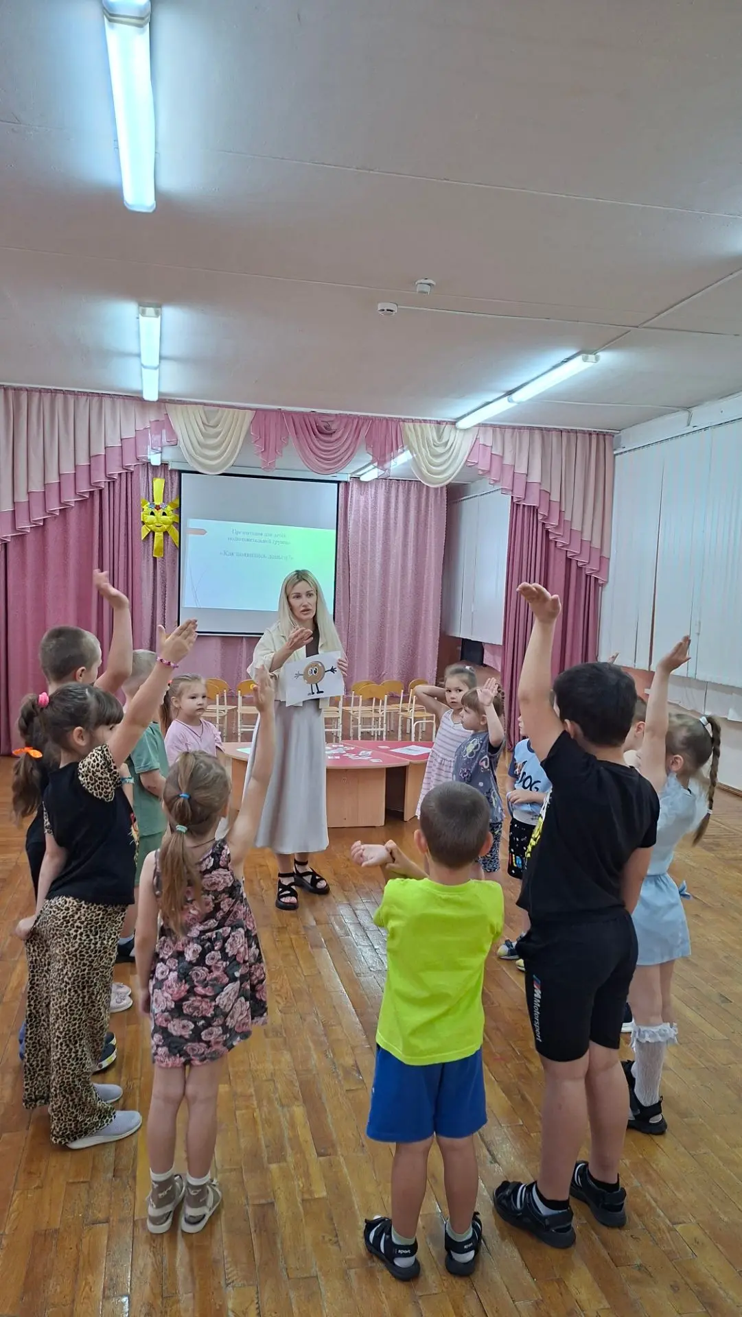 Сегодня в разновозрастной группе прошло увлекательное занятие "Путешествие монетки". 💰
С целью расш
