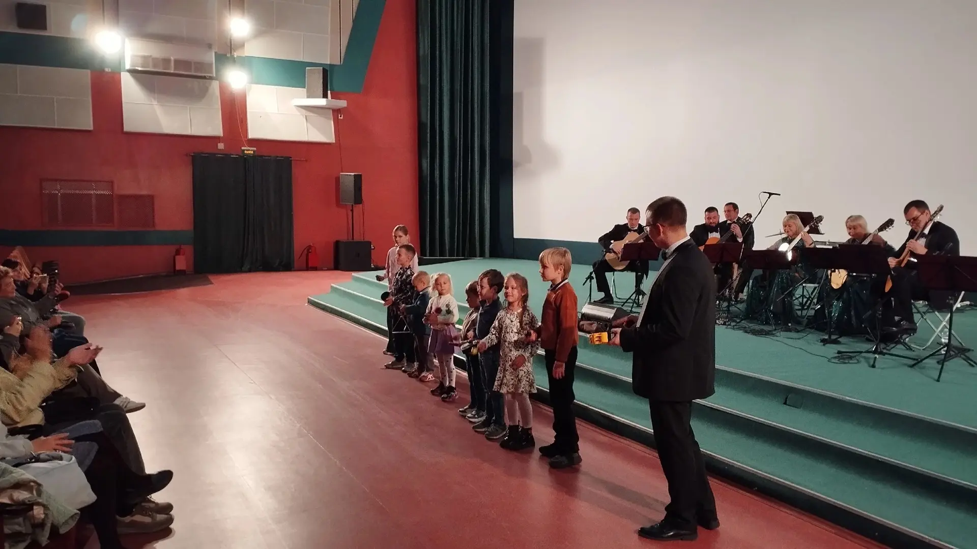 Коллективы Белгородской филармонии продолжают представлять свои концертные программы в ...