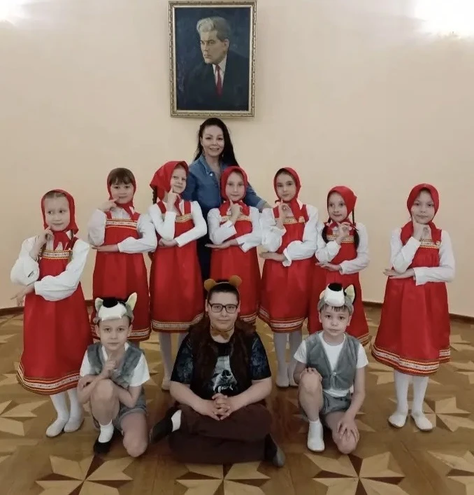 Сегодня танцевальный коллектив «Ритмы танца» под управлением педагога-хореографа Умеров...