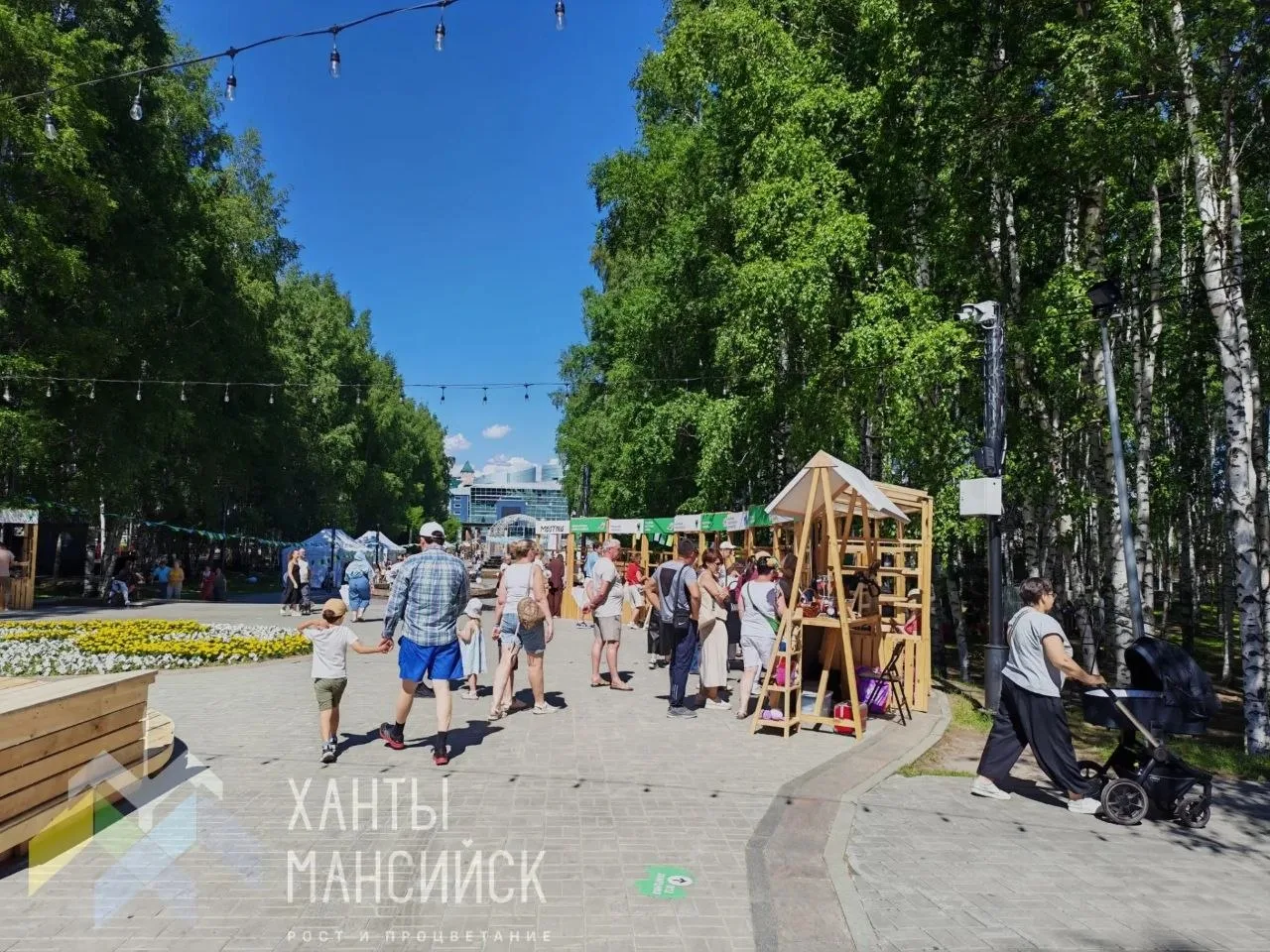Фестиваль сотворчества «Местные» в четвертый раз проходит в парке имени Бориса Лосева☀️. Мероприятие