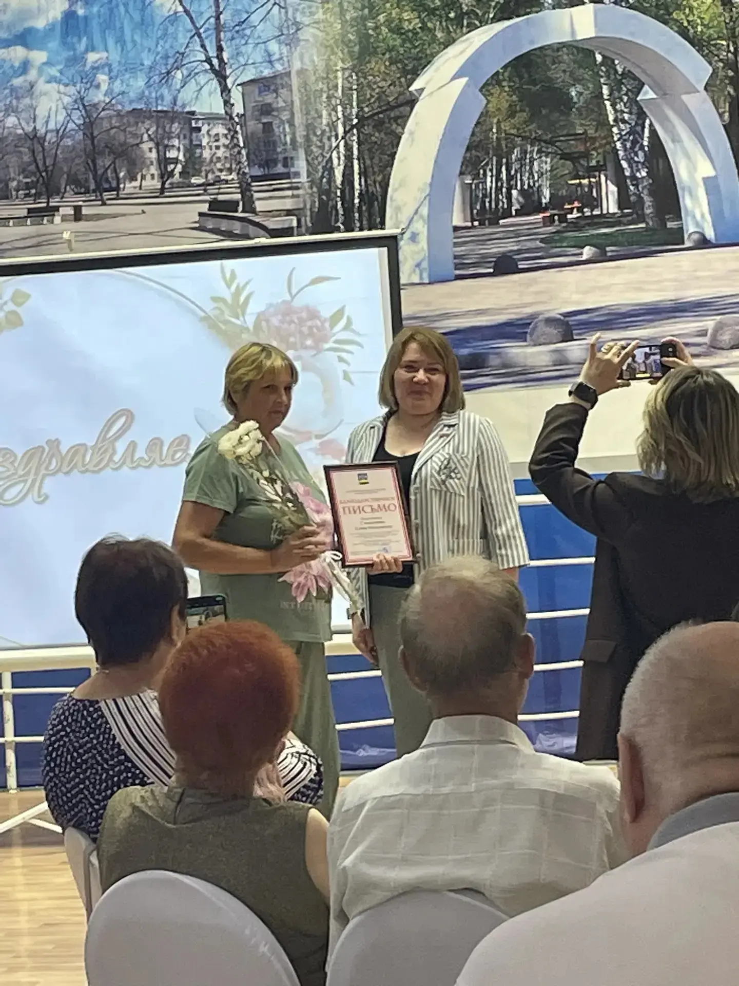 Вчера в ДК «Россия» г. Отрадный, накануне Дня медицинского работника, в теплой дружеской атмосфере ч