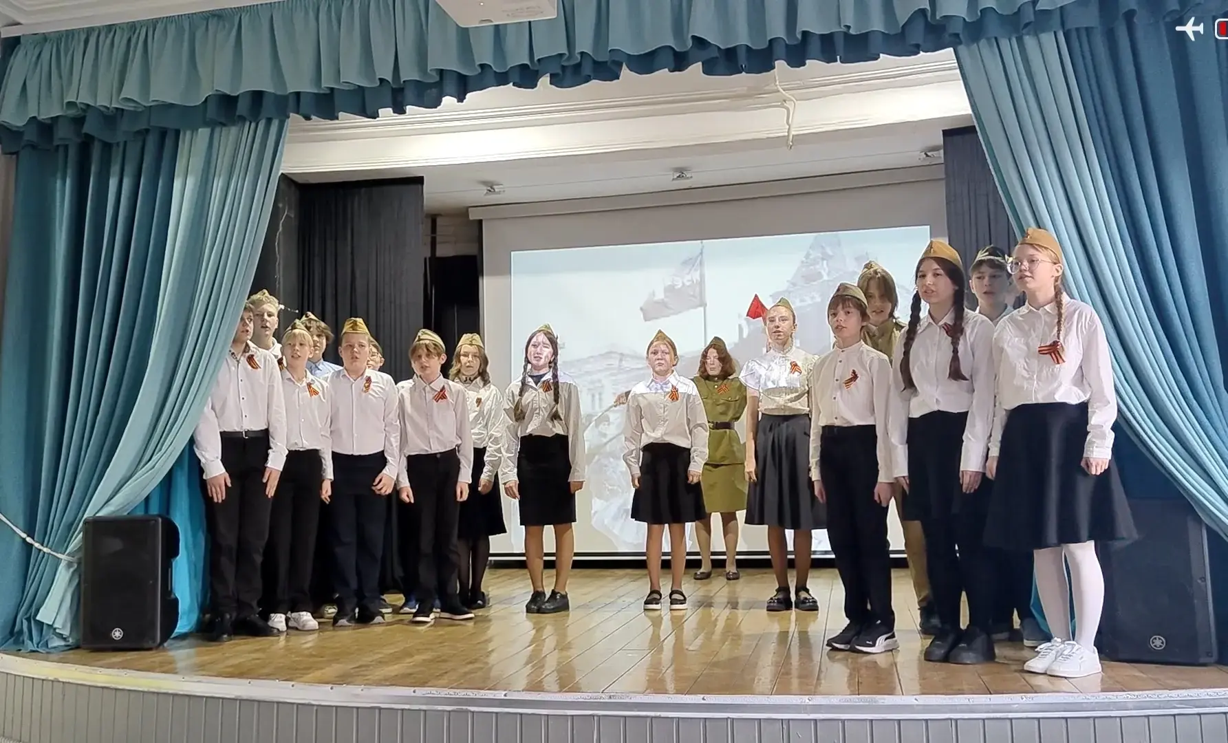 🇷🇺 ПОЗДРАВЛЯЕМ! 6 «А» класс занял 1 МЕСТО в районном конкурсе инсценированной военно-патриотической 
