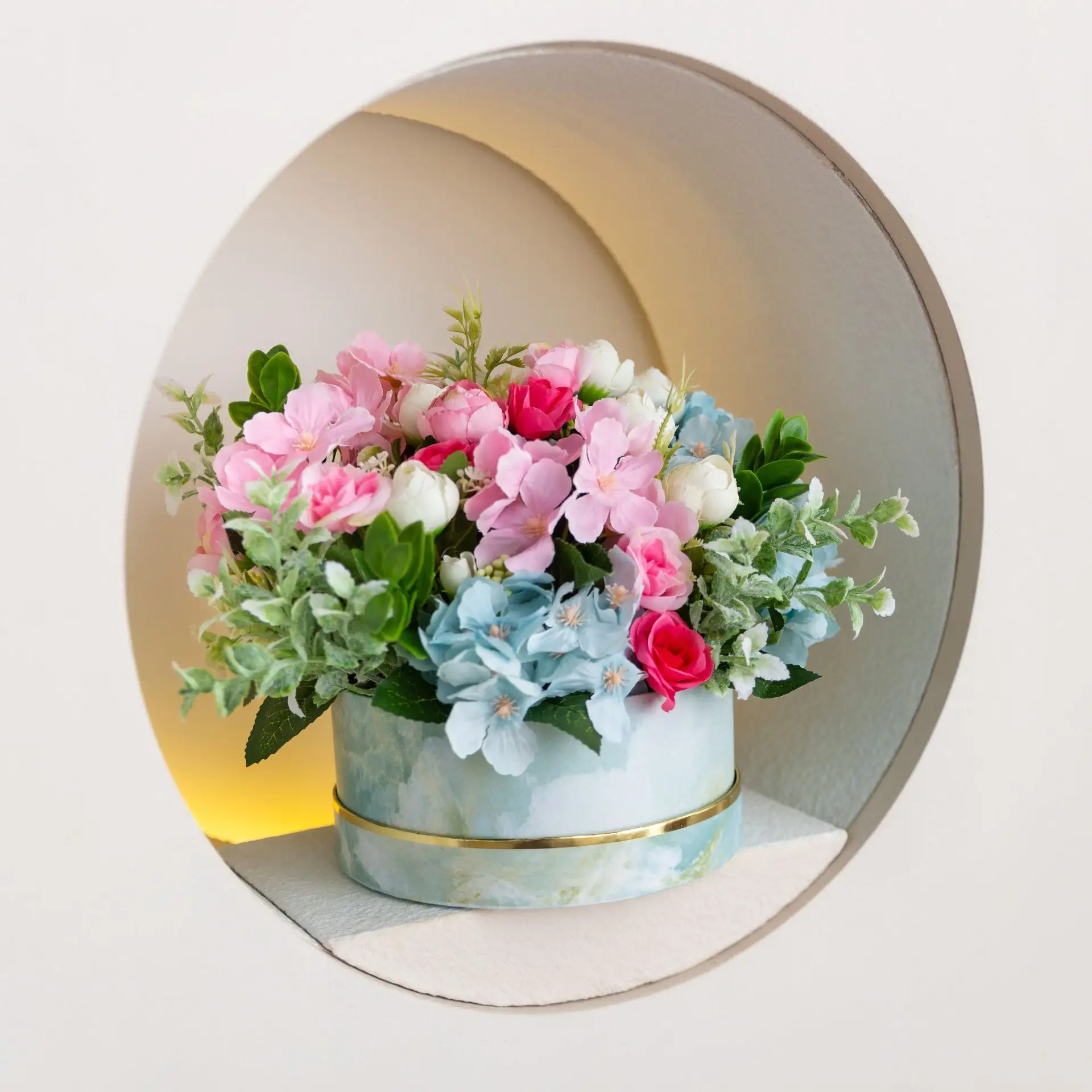🌸 24 июля — День флориста! 

Освежите интерьер стильной авторской композицией с «Леонардо». Букет и