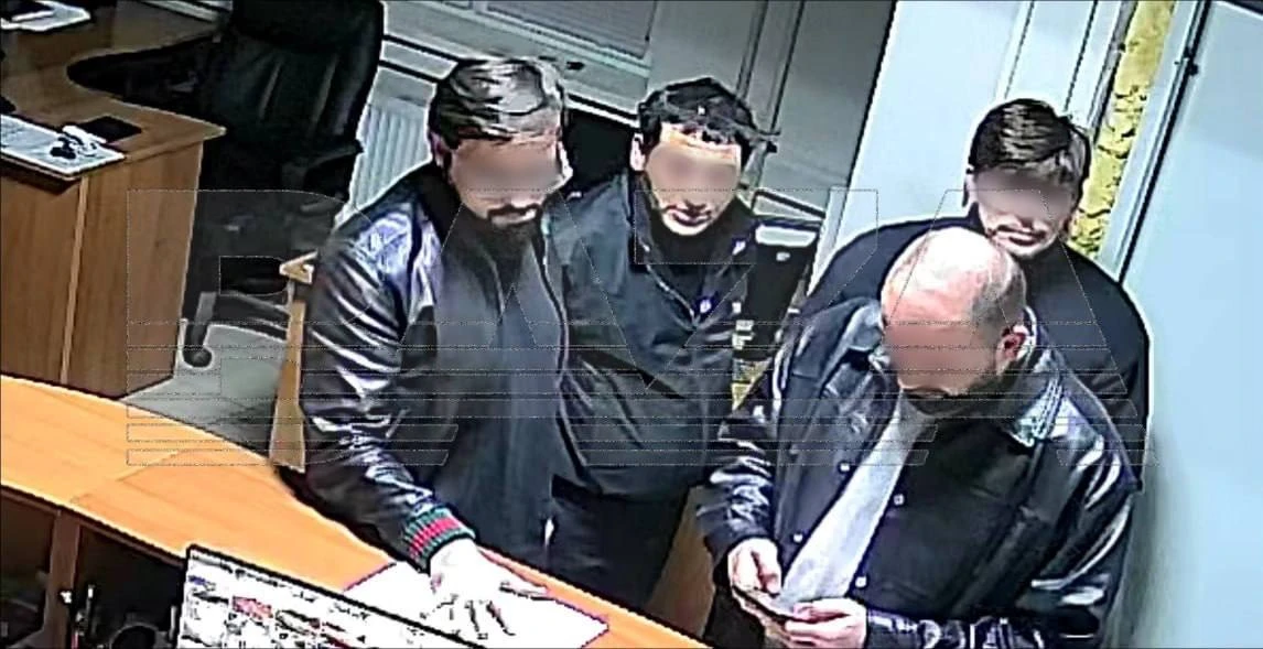 На закрытом паркинге в ЖК Крылатский нашли два угнанных автомобиля общей стоимостью больше 100 млн р