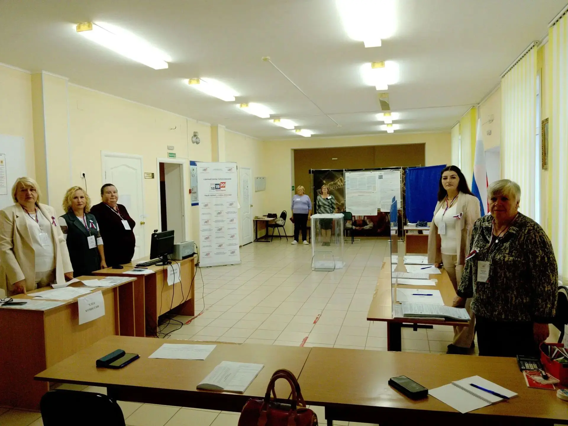 Избирательные участки в Оренбургском районе открылись исполнением Гимна Российской Феде...