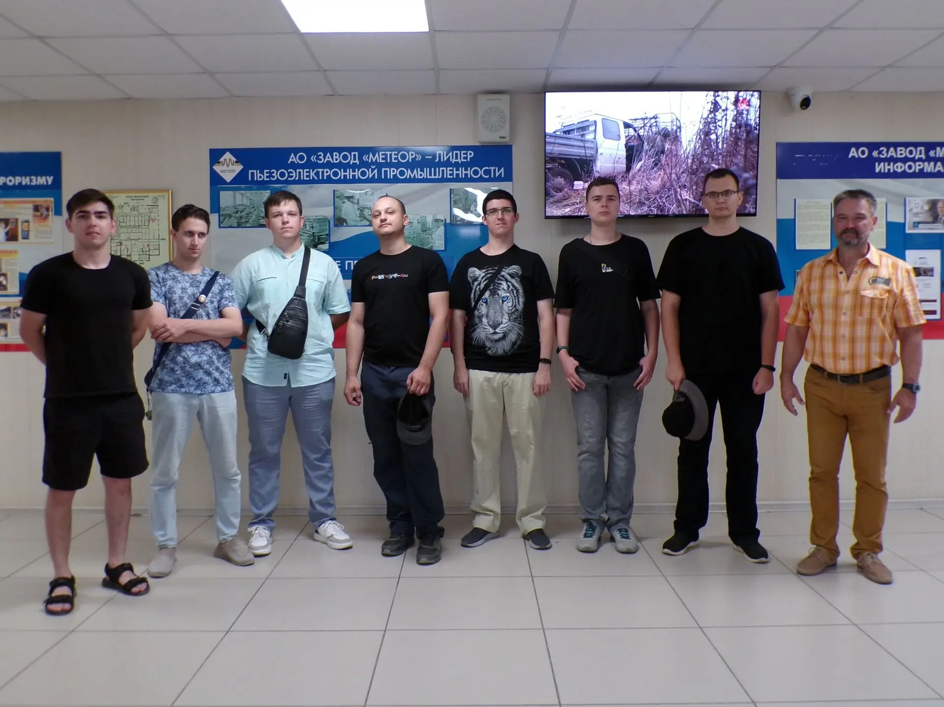🏭 Студенты ВПИ посетили завод «Метеор»