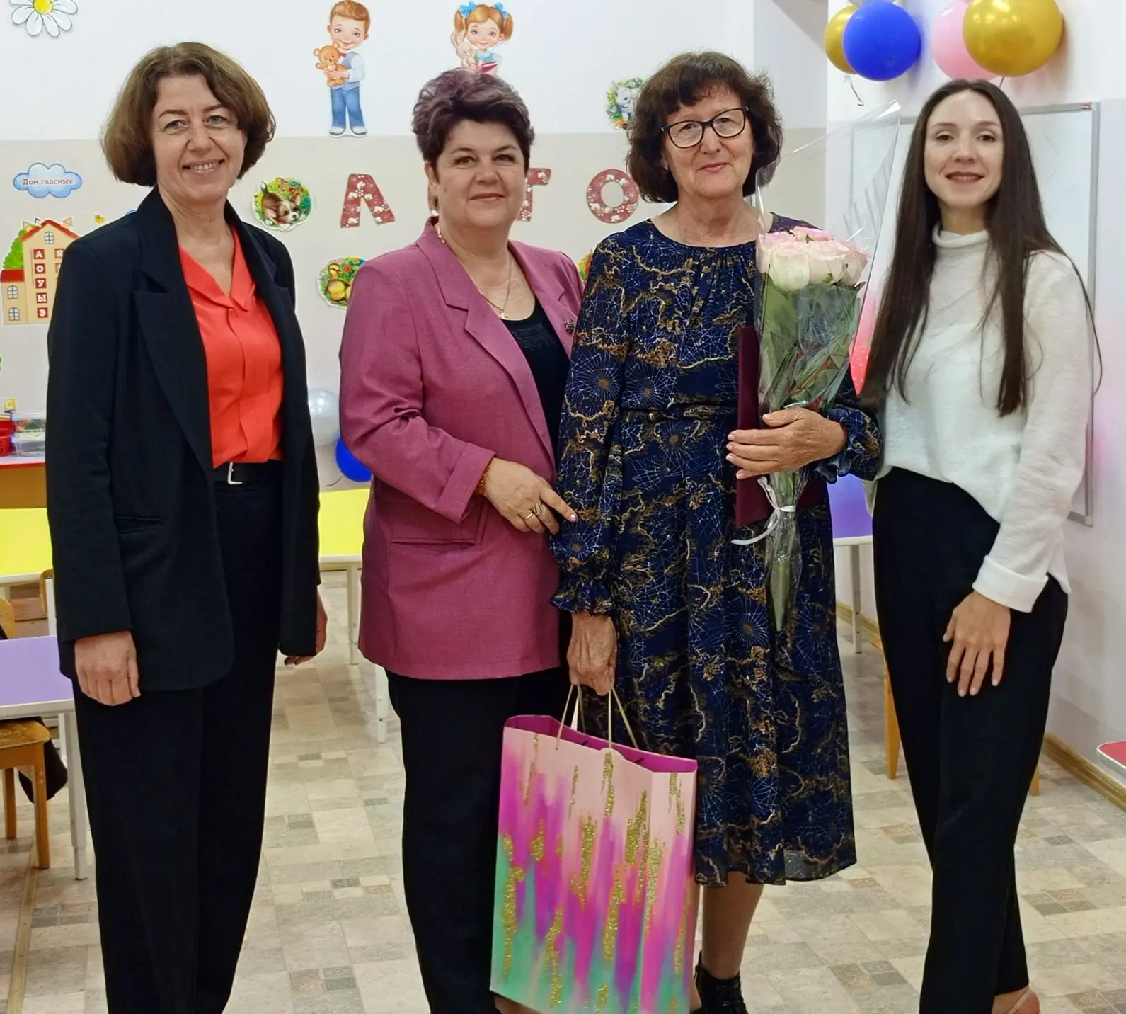 Заведующий детским садом №4 села Унароково Водыжева Татьяна Григорьевна сегодня принимает гостей.
По