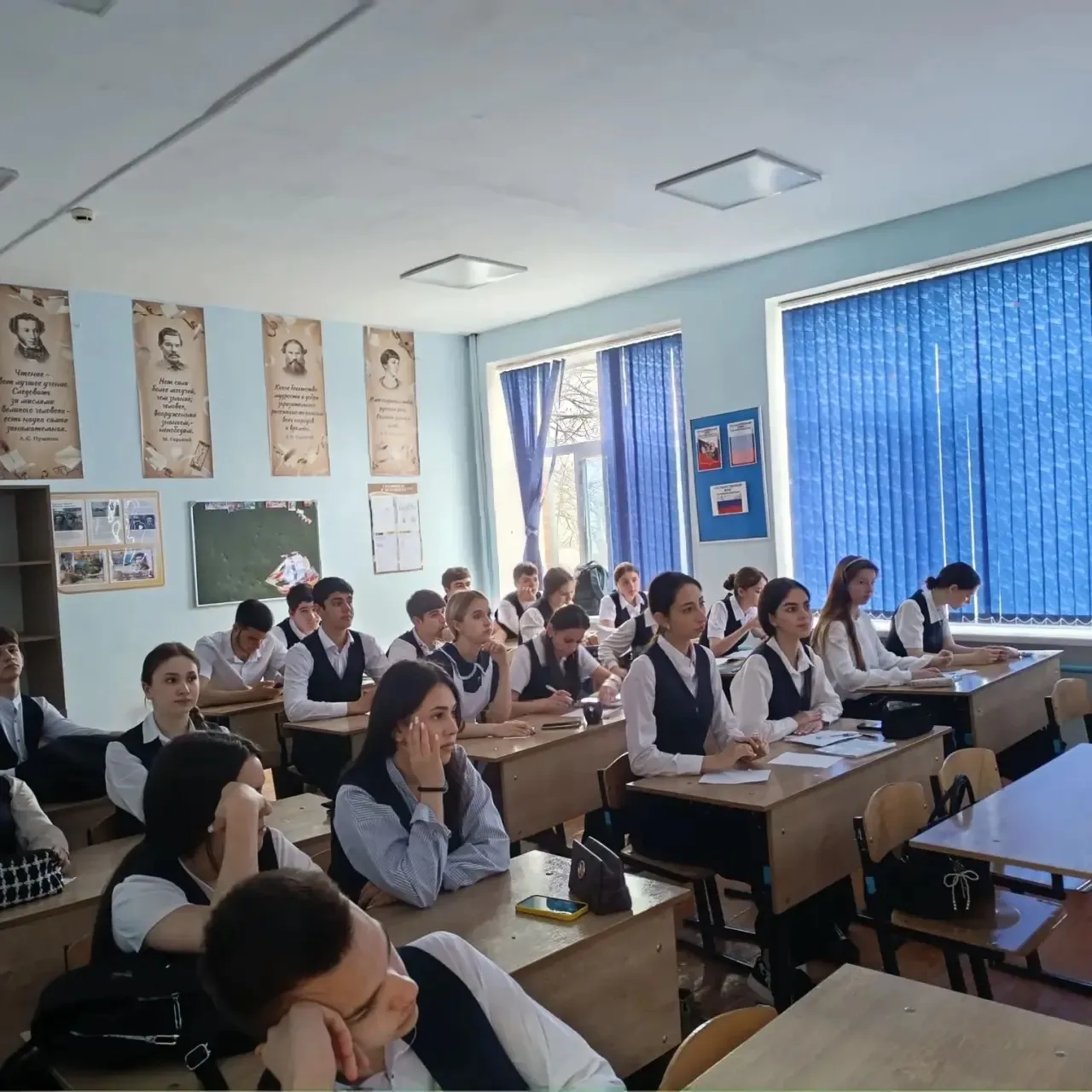 🚀 «Время первых» в 10Б: прошлое, которое стало нашим будущим!  Сегодня в 10 б  классе МБОУ СОШ 20 бы