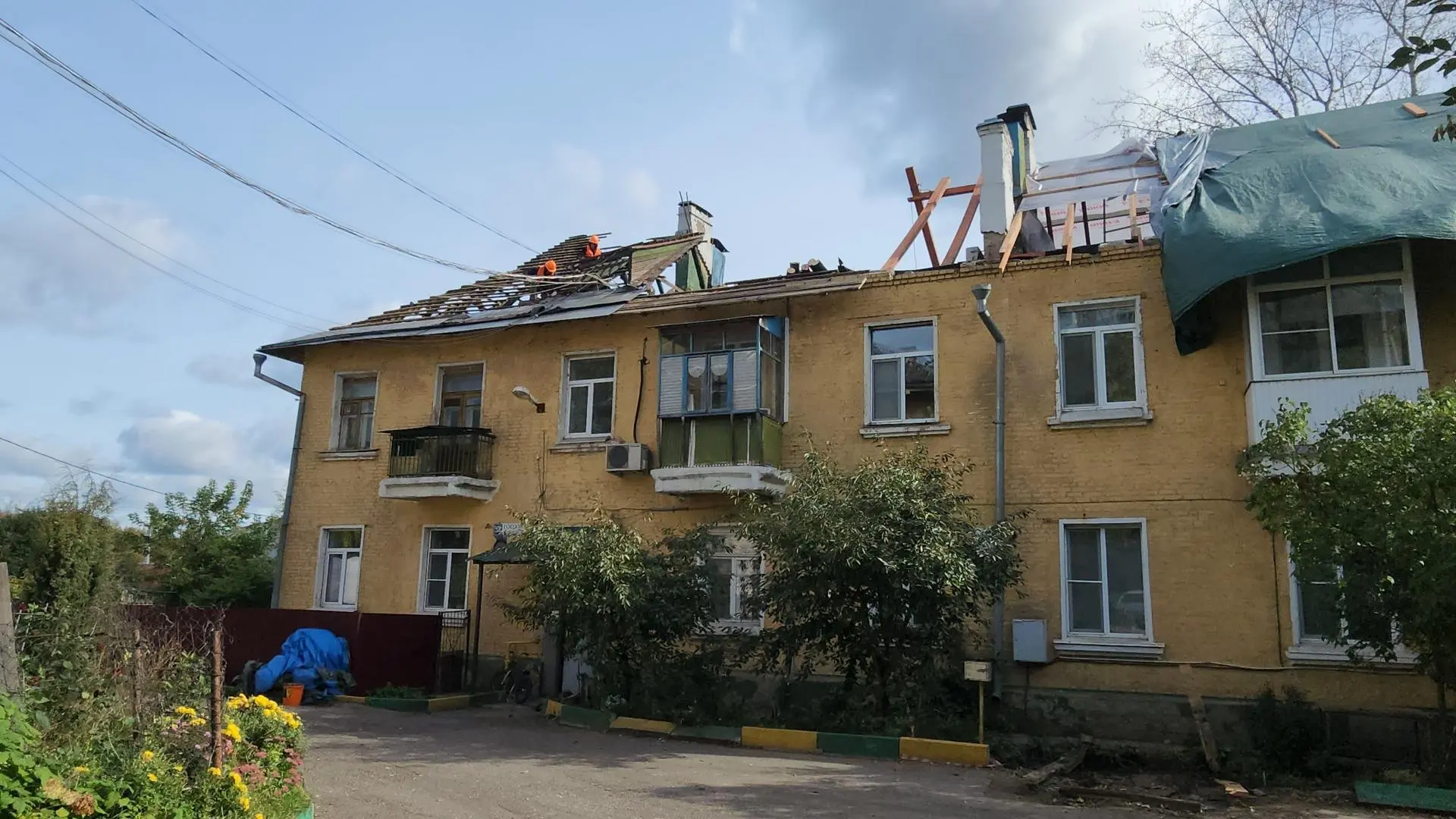 В Томилино начали капремонт трёх двухэтажных домов 1951 года постройки на улице Гоголя....