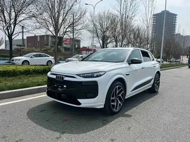 Audi Q6L e-tron