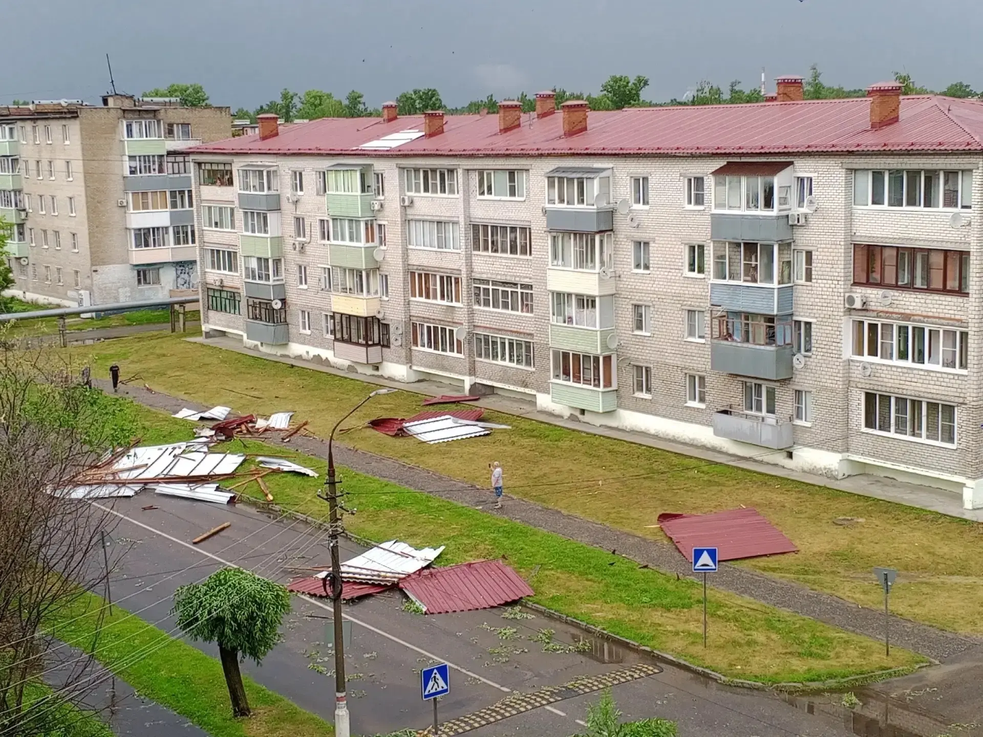 В городе Рошаль, по всей видимости, имело место интенсивное метеорологическое явление, классифицируе