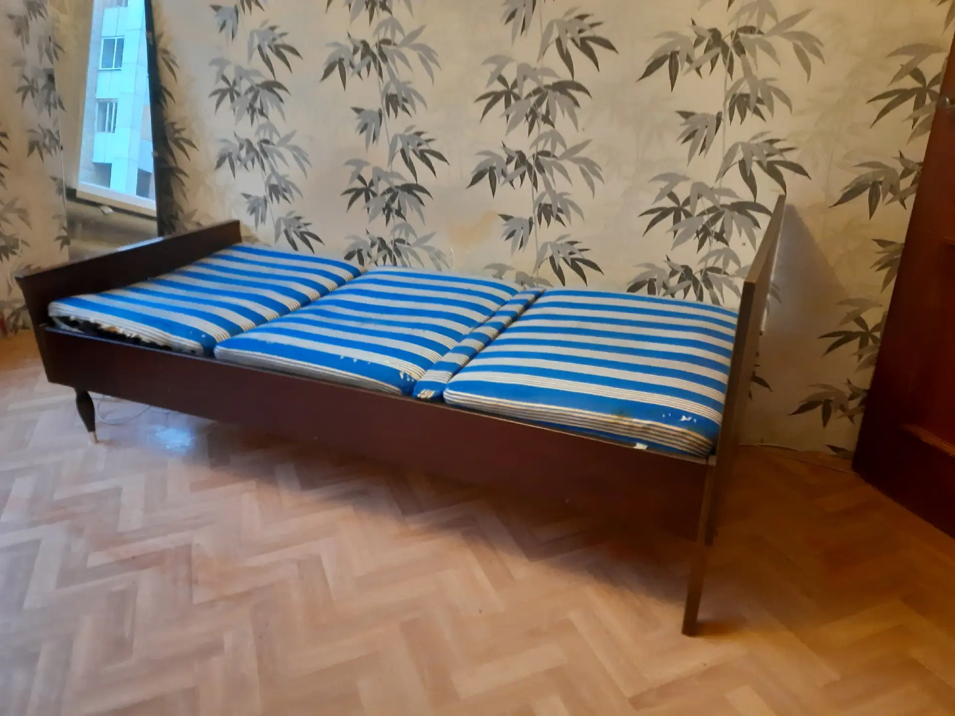 Отдам даром кровать размер 80×190. Район Окружной ул. Кижеватова.