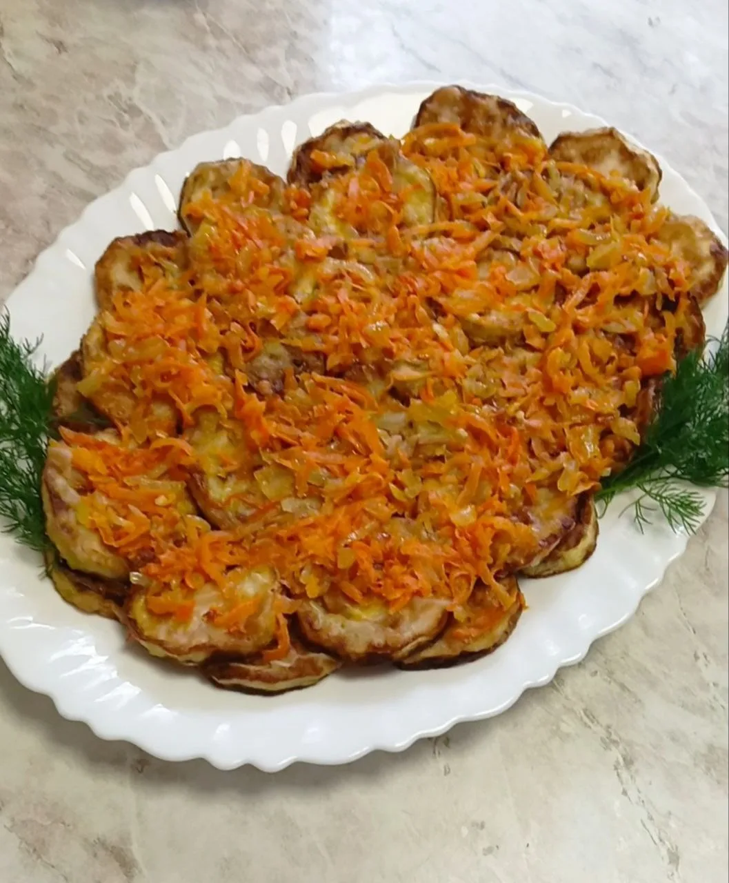 ✔КАБАЧКИ с морковкой, луком и чесноком (пропорции на глаз) 

Молодой кабачок очистить от кожуры и на