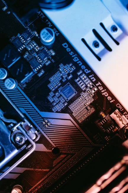 🔥 #ЖелезоНаВинты: RTX 5090 — прорыв или перегретый маркетинг?