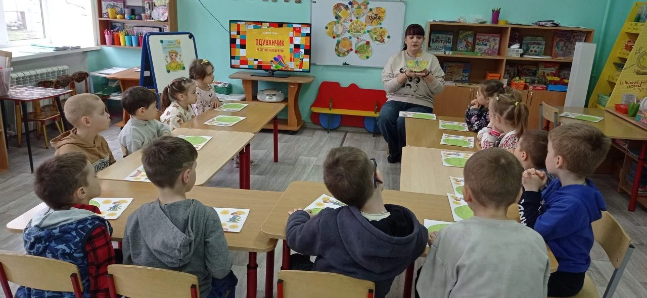 День одуванчика отметили воспитанники старшей и средней групп. Этот солнечный цветок ст...