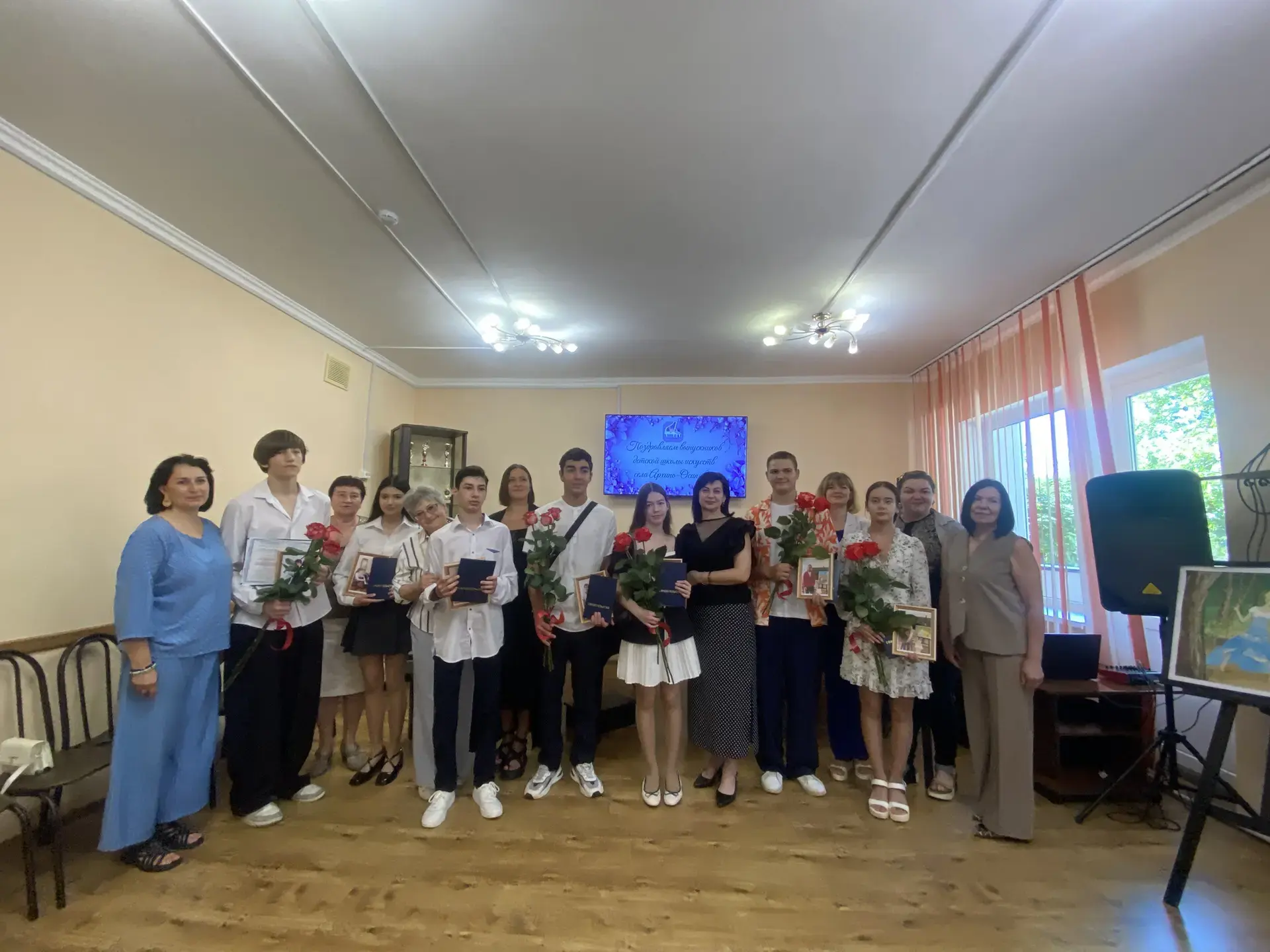 С гордостью выпускаем в большую жизнь новое поколение талантов! 🎓🎶🎨

Сегодня в детской школе иску