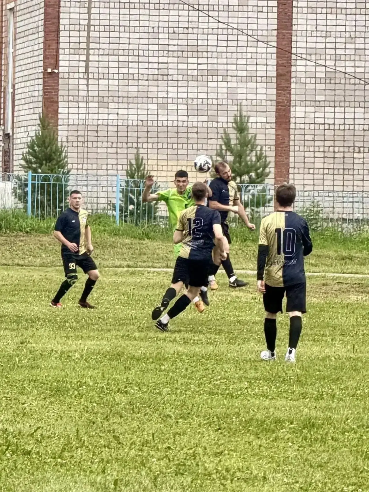⚽️ Футбольная жара в Чишмах! Наши парни рвутся к победе! 

⚽️На поле стадиона ДЮСШ посёлка Чишмы тво