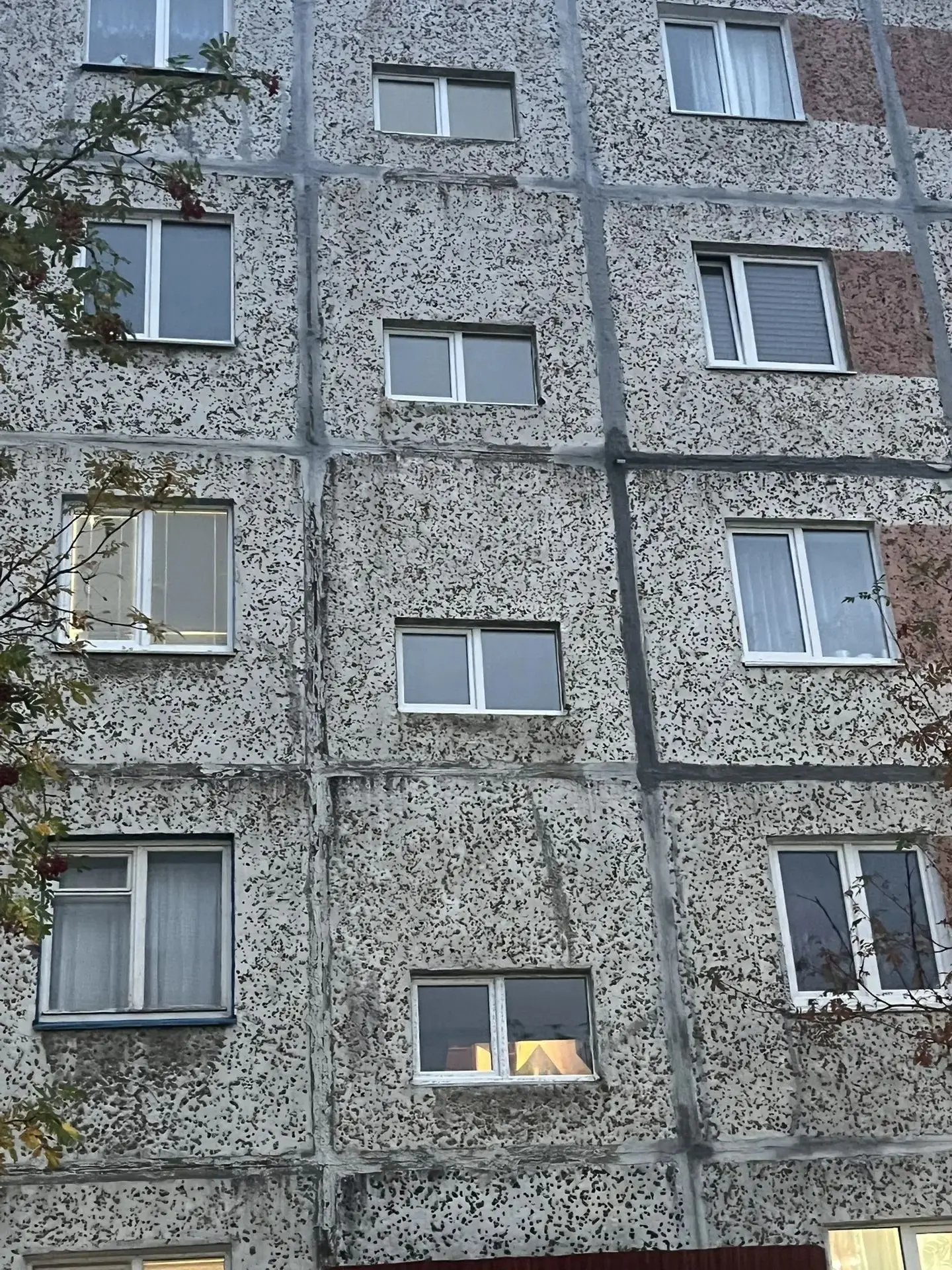Установлены новые окна в первый четырёх подъездах на Олимпийской, 35 и в двух подъездах...