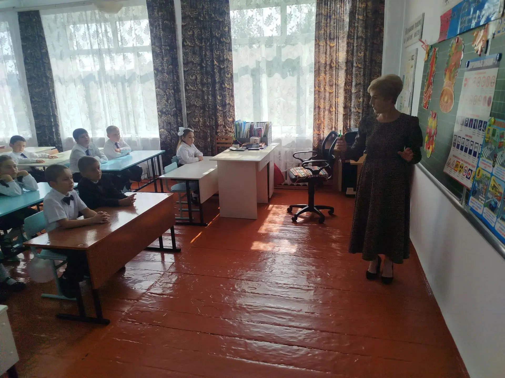1 сентября в общеобразовательной школе с. Даусуз после завершения торжественной линейки...
