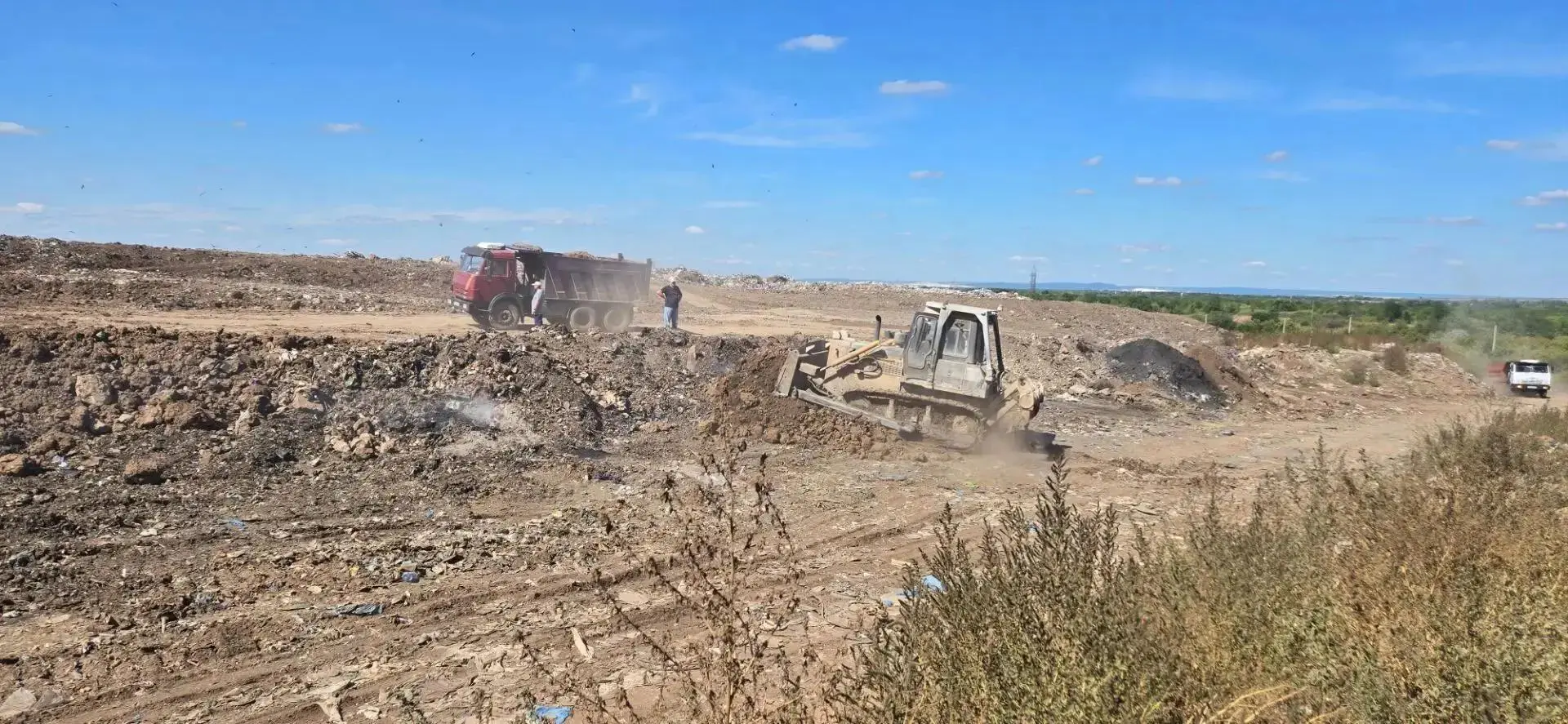 Пожар на мусорном полигоне потушен