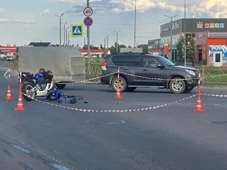 Пассажирка мотоцикла пострадала в ДТП с иномаркой на Хутынской в Великом Новгороде

Медики госпитали