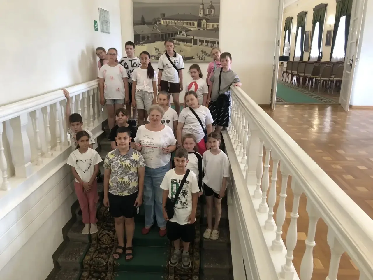 Наши ребята из лагеря «Светофор» побывали в Литературном музее 🏛️

Экскурсия прошла в здании бывшей