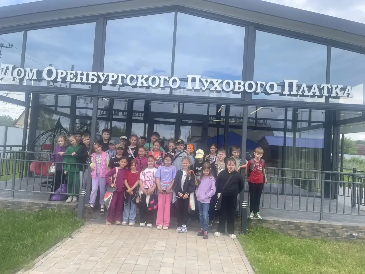 Сегодня ребята с детской оздоровительной площадки, побывали на экскурсии « Оренбургские пуховницы». 
