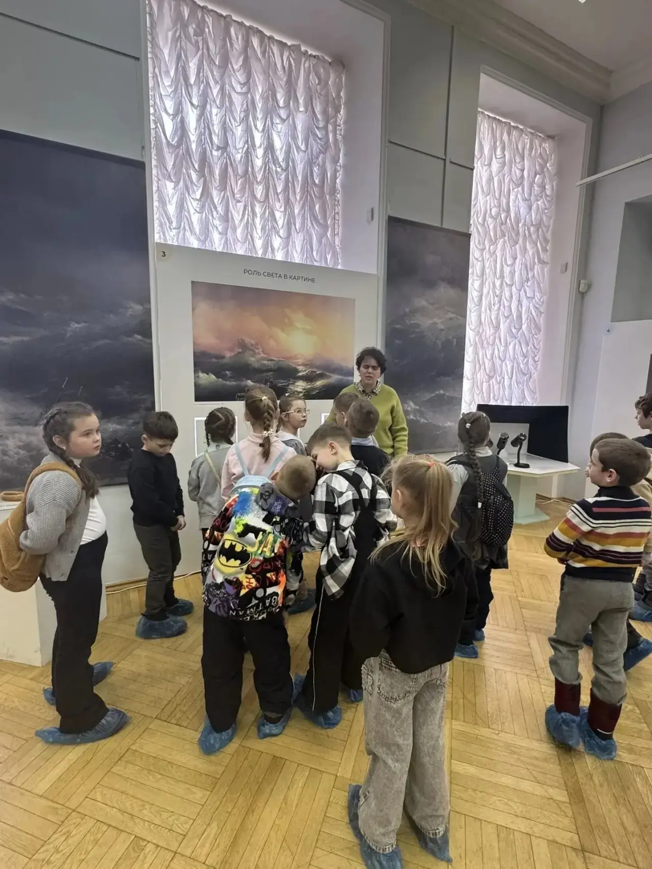 🎨✨ Когда искусство оживает в свете…   Наши первоклассники побывали в «Русском музее» на необычной пр