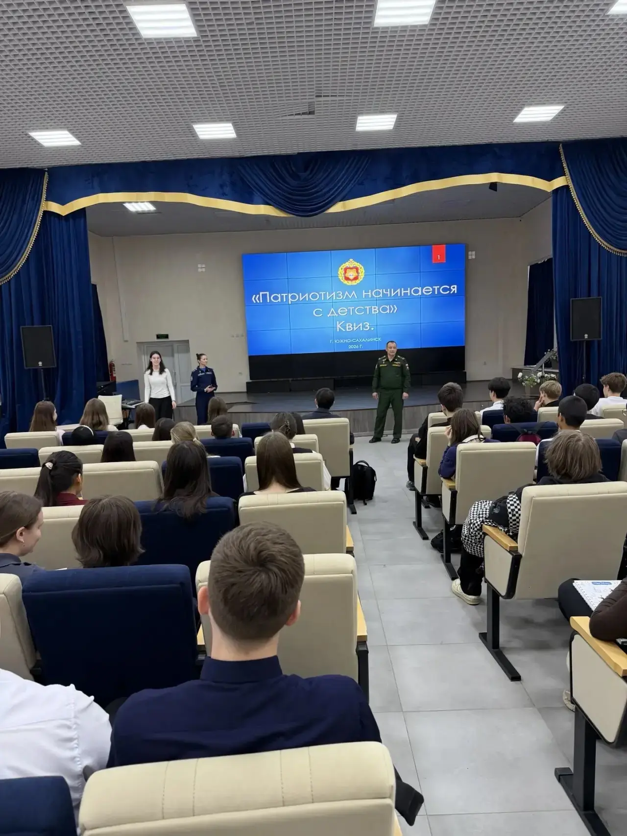 🗓 Сегодня для обучающихся 10‑х классов прошёл урок мужества с участием должностных лиц военного коми