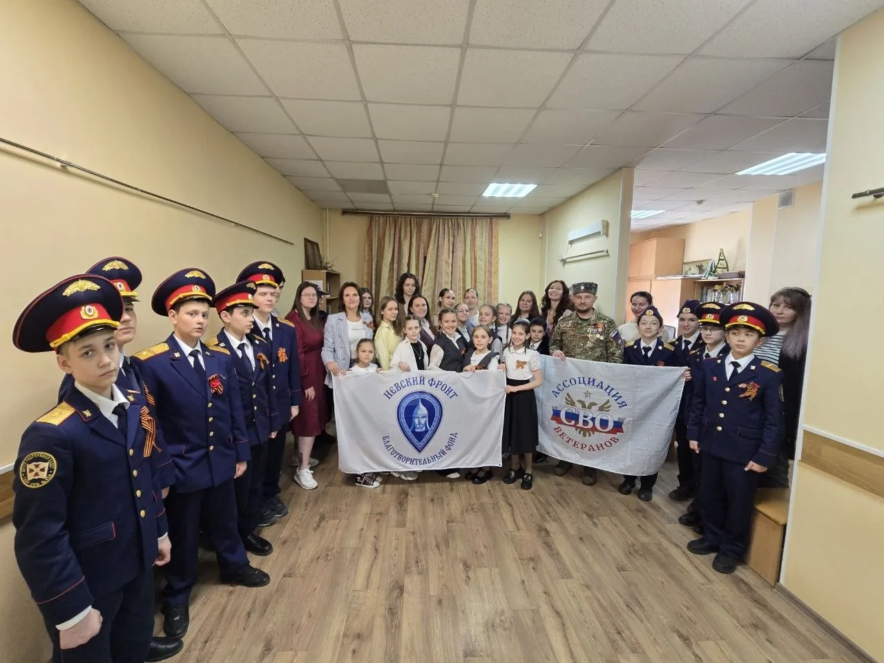 "И сколько вёсен не пройдёт - одну мы помнить будем свято, весну, которую народ великой сделал в сор