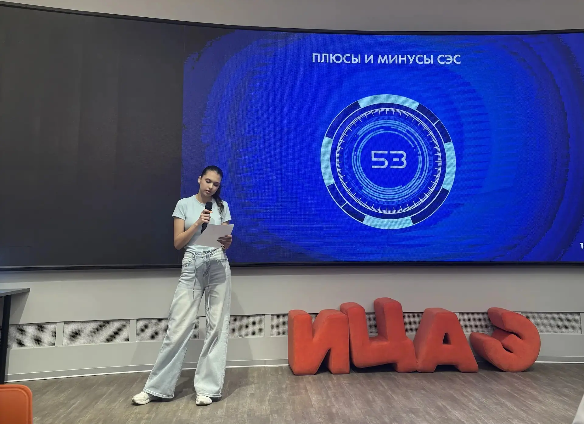 06 мая учащиеся 8в класса с классным руководителем Тадевосян Дианой Дзониковной посетили информацион