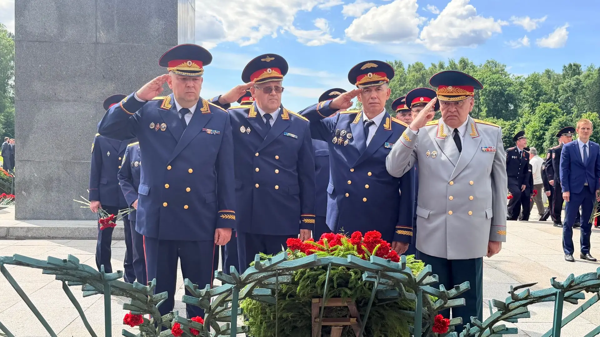 Руководитель СУ СК России по Ленинградской области в День памяти и скорби принял участие в памятных 