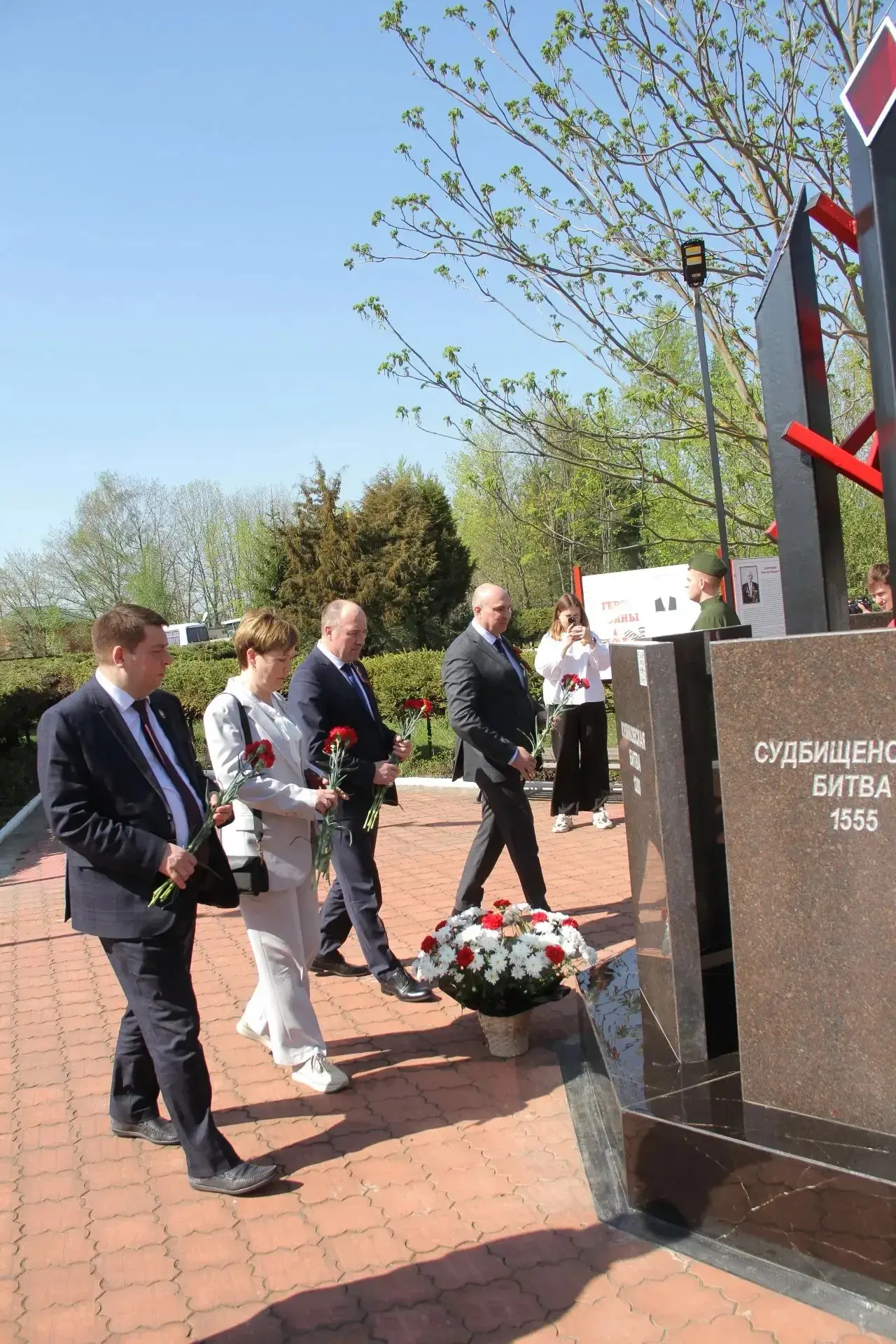 В преддверии Дня Победы в Орловском ГАУ прошла торжественная церемония возложения цветов к стелле «В